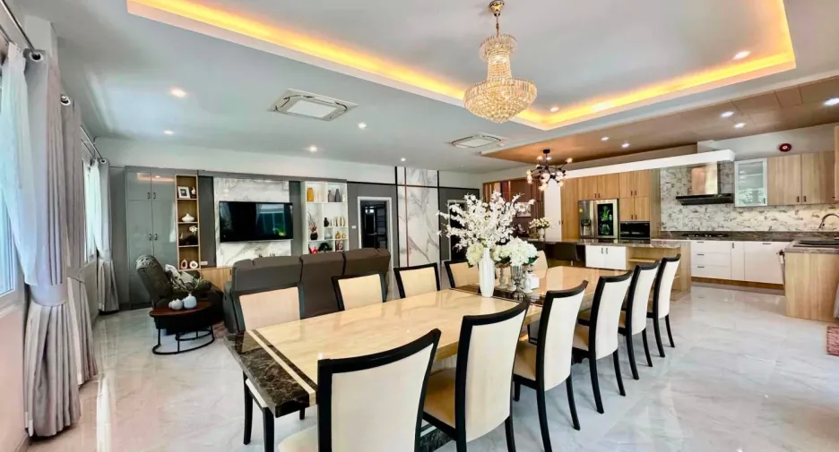 Villa zum Kauf mit 6 Zimmer in Huay Yai, Pattaya