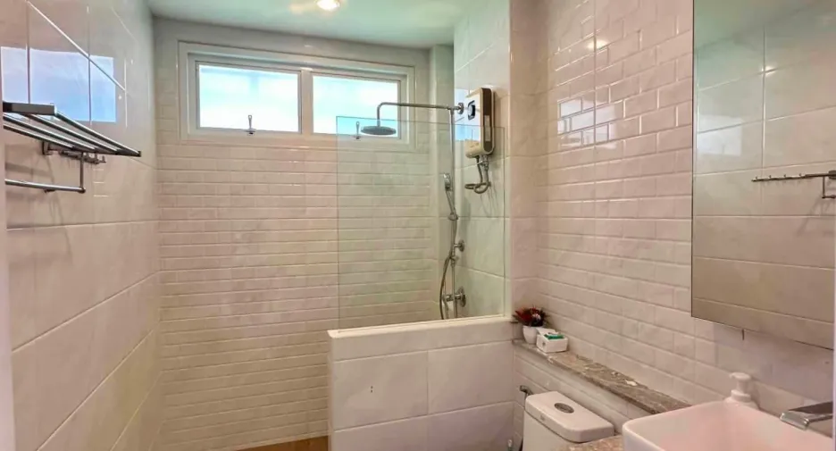 Villa zum Kauf mit 6 Zimmer in Huay Yai, Pattaya