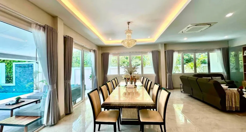 Villa zum Kauf mit 6 Zimmer in Huay Yai, Pattaya