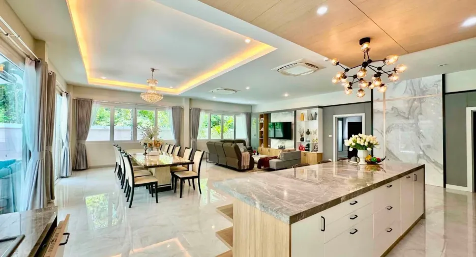 Villa zum Kauf mit 6 Zimmer in Huay Yai, Pattaya