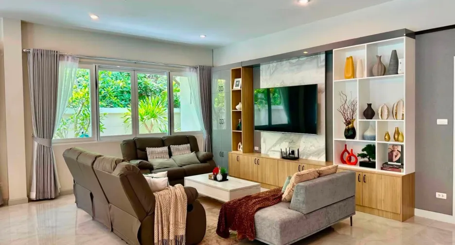 Villa zum Kauf mit 6 Zimmer in Huay Yai, Pattaya