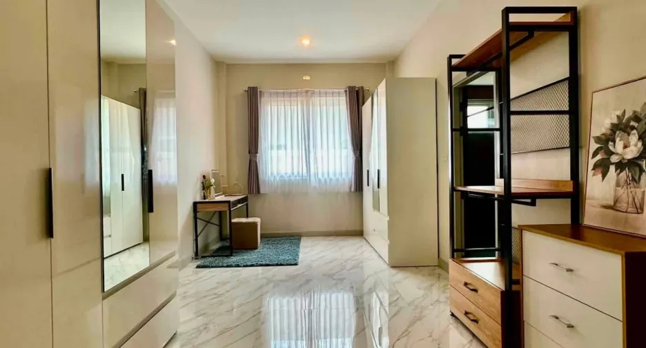 Villa zum Kauf mit 6 Zimmer in Huay Yai, Pattaya