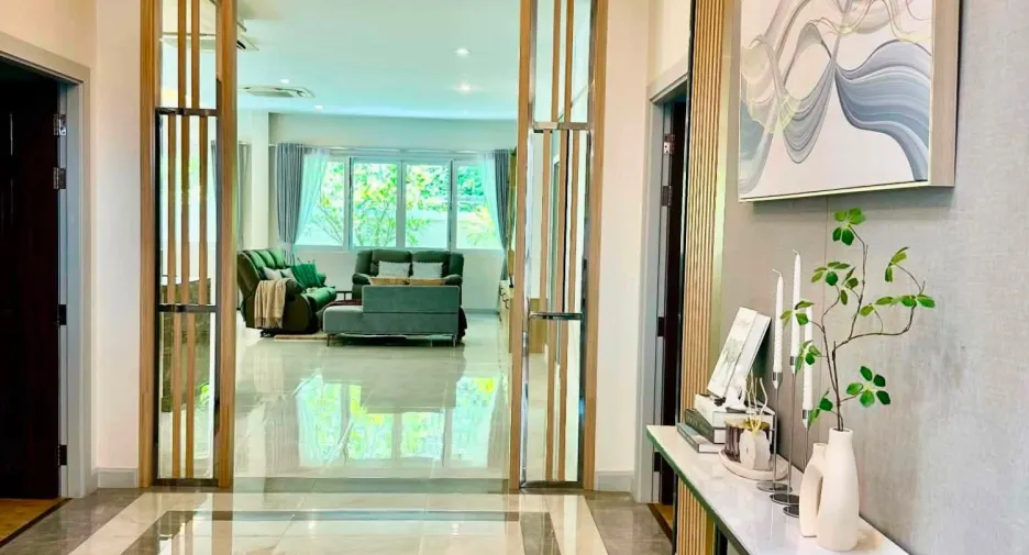 Villa zum Kauf mit 6 Zimmer in Huay Yai, Pattaya