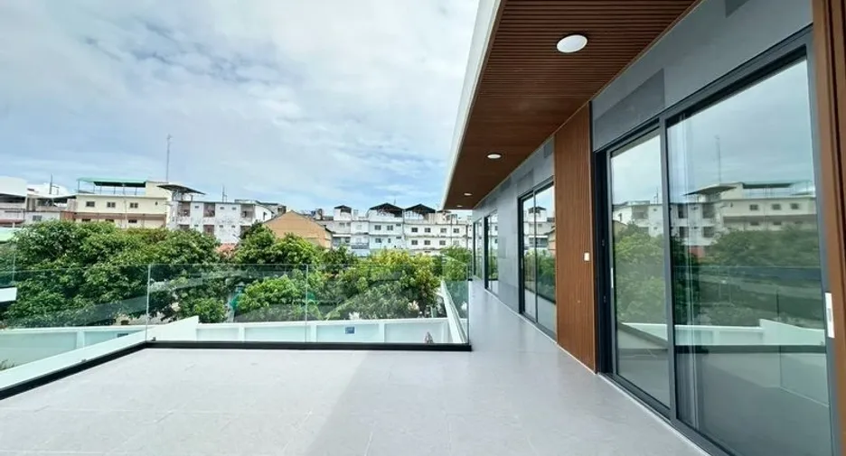 Villa en alquiler de 7 habitaciones en Bang Lamung, Chonburi