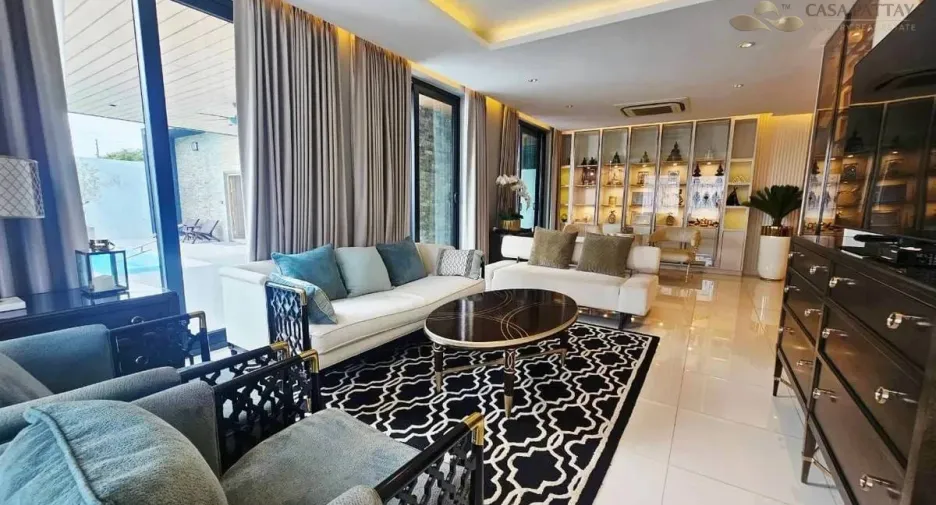 Villa en alquiler de 4 habitaciones en Bang Lamung, Chonburi