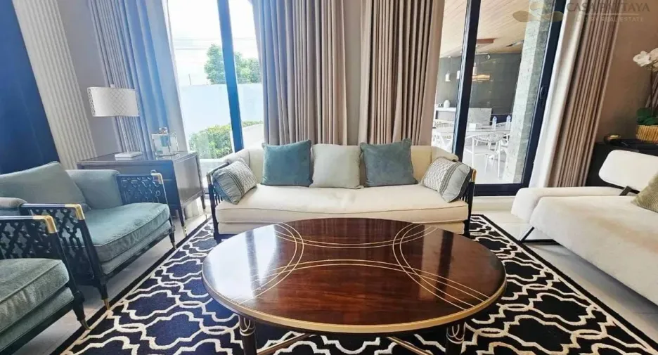 Villa en alquiler de 4 habitaciones en Bang Lamung, Chonburi