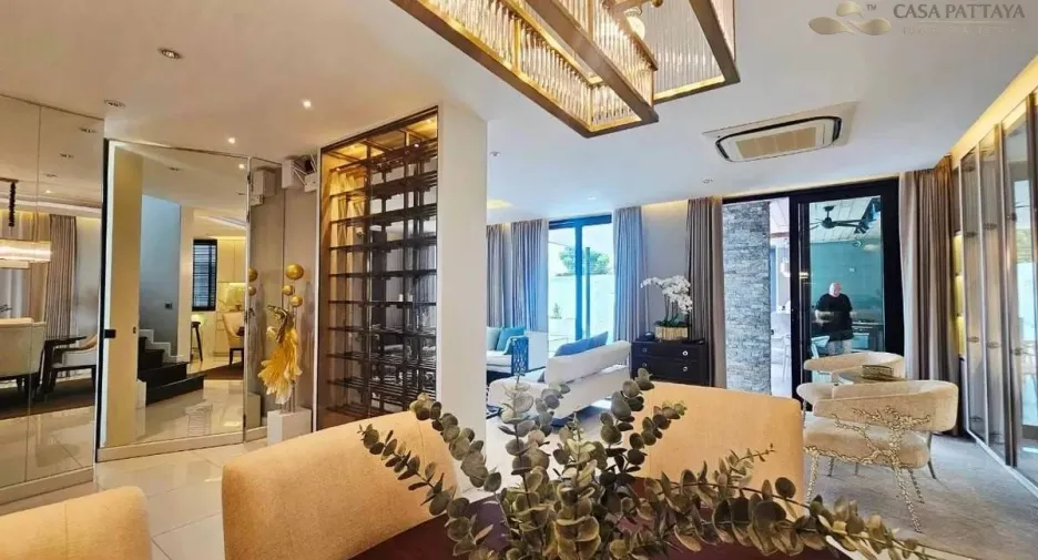 Villa en alquiler de 4 habitaciones en Bang Lamung, Chonburi