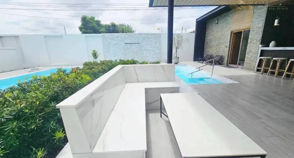 Villa en alquiler de 4 habitaciones en Bang Lamung, Chonburi