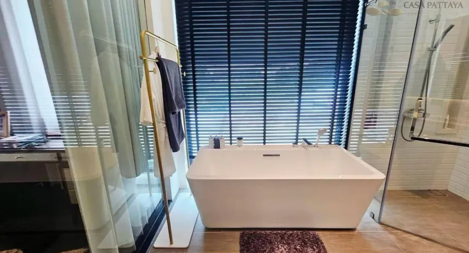 Villa en alquiler de 4 habitaciones en Bang Lamung, Chonburi