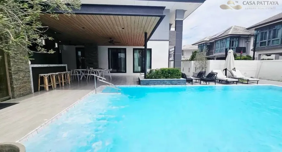 Villa en alquiler de 4 habitaciones en Bang Lamung, Chonburi