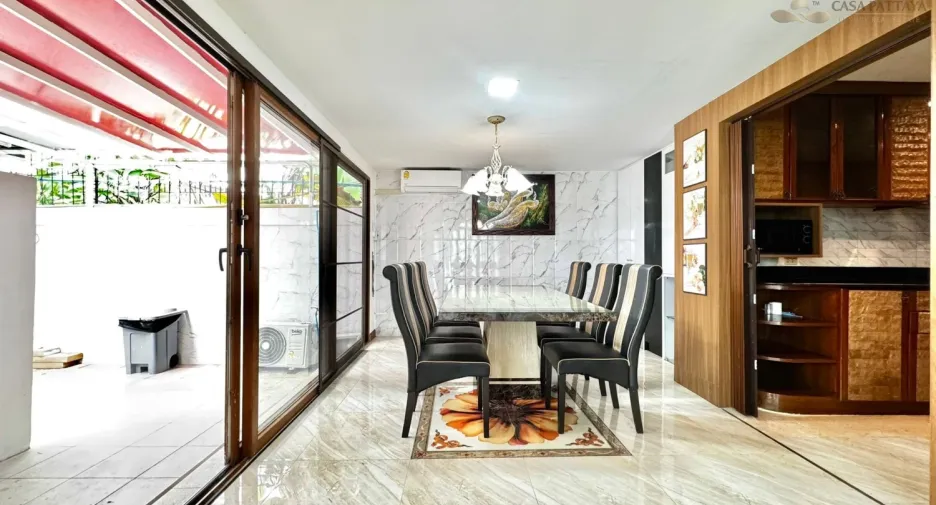 Villa en alquiler de 6 habitaciones en Bang Lamung, Chonburi