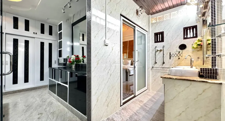 Villa en alquiler de 6 habitaciones en Bang Lamung, Chonburi