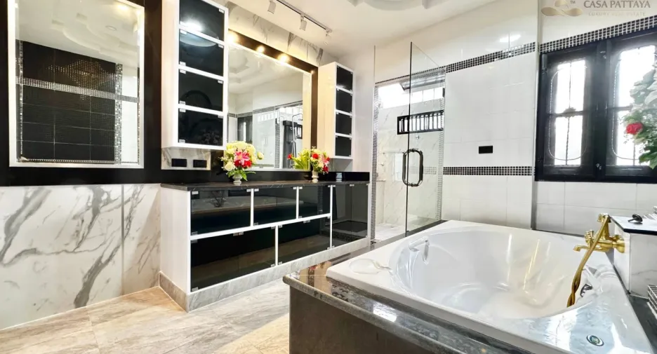 Villa en alquiler de 6 habitaciones en Bang Lamung, Chonburi