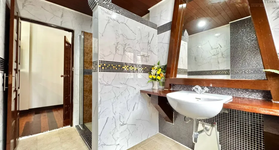 Villa en alquiler de 6 habitaciones en Bang Lamung, Chonburi