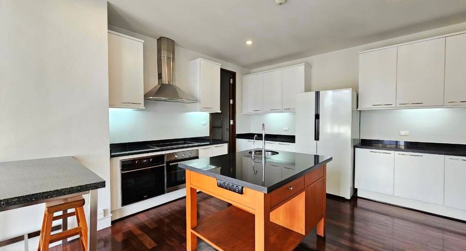 For rent 4 bedrooms condo in Sathon, Bangkok
