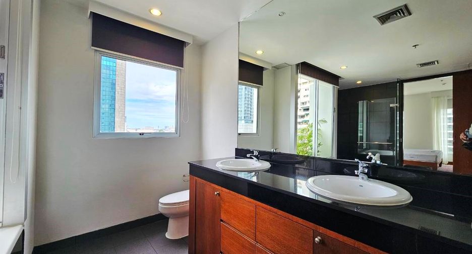 For rent 4 bedrooms condo in Sathon, Bangkok