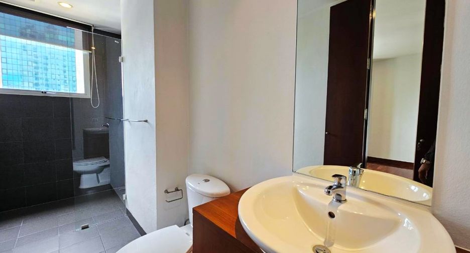 For rent 4 bedrooms condo in Sathon, Bangkok
