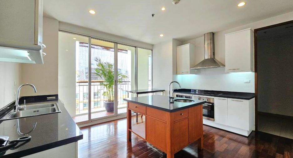 For rent 4 bedrooms condo in Sathon, Bangkok