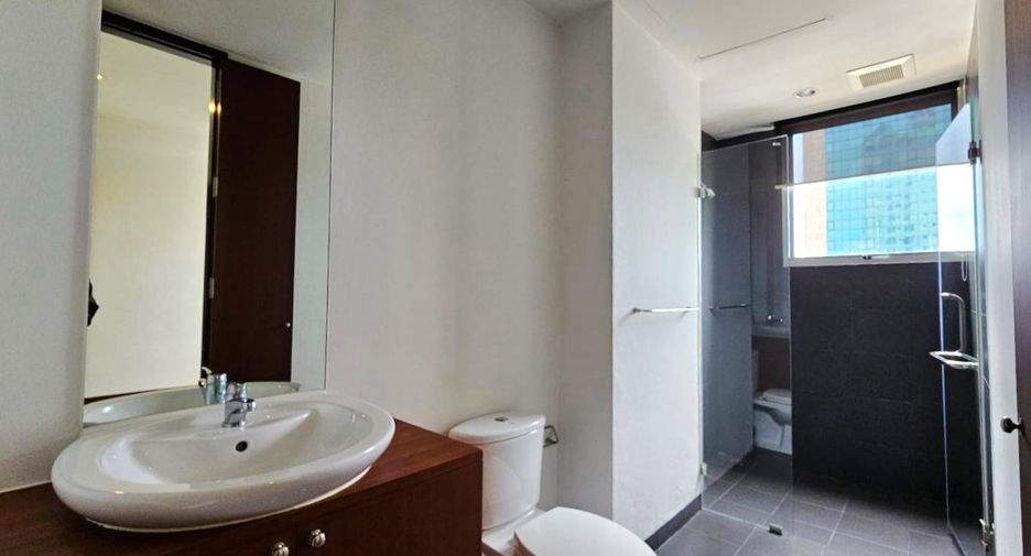 For rent 4 bedrooms condo in Sathon, Bangkok