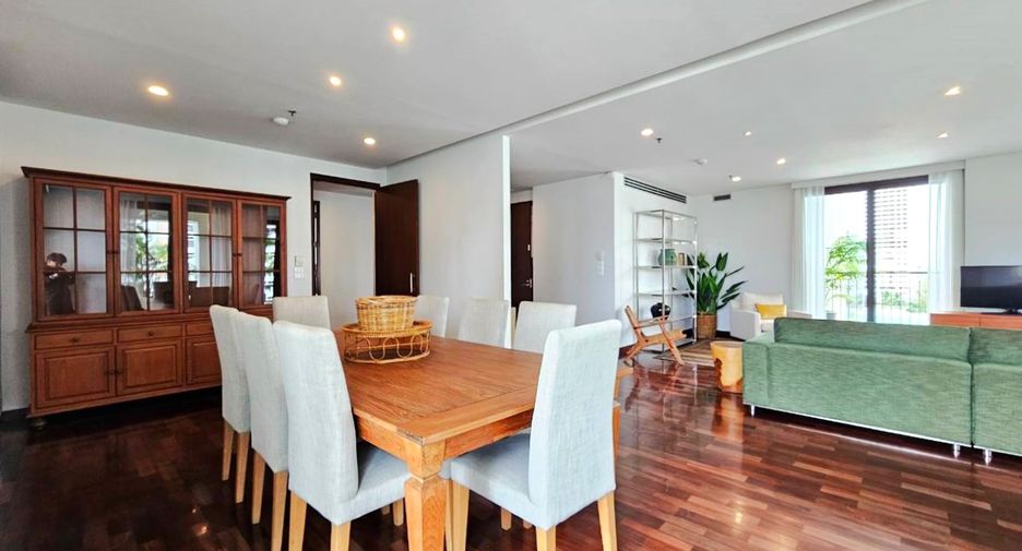 For rent 4 bedrooms condo in Sathon, Bangkok