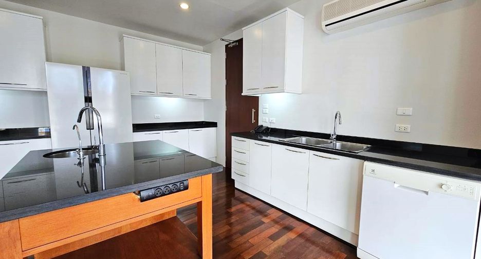 For rent 4 bedrooms condo in Sathon, Bangkok