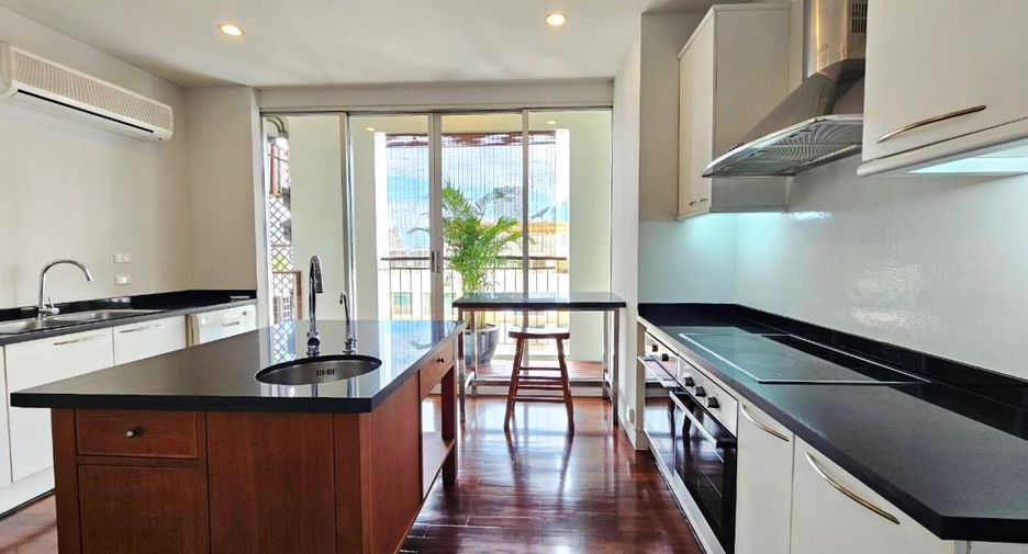 For rent 4 bedrooms condo in Sathon, Bangkok