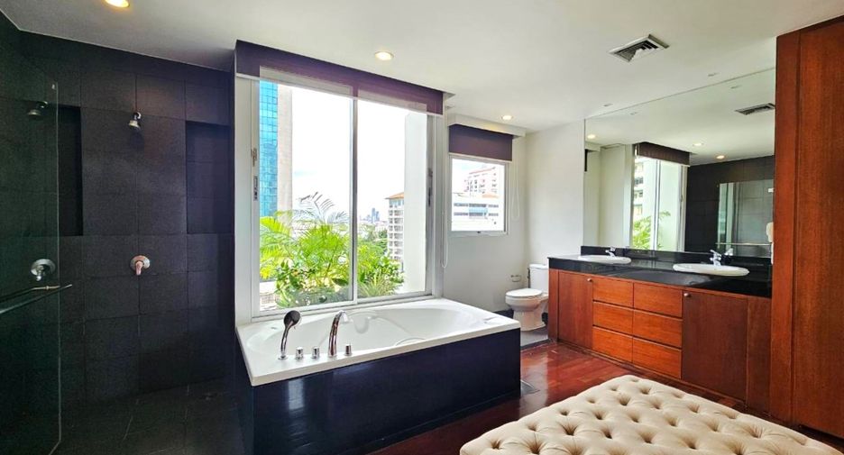 For rent 4 bedrooms condo in Sathon, Bangkok