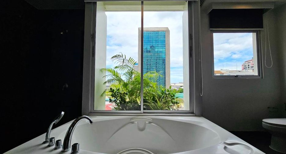 For rent 4 bedrooms condo in Sathon, Bangkok