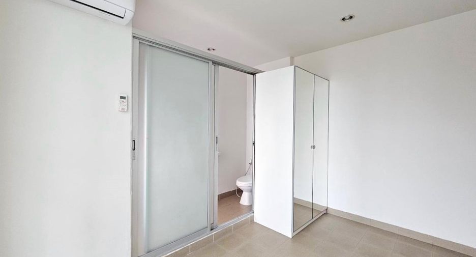 For rent 4 bedrooms condo in Sathon, Bangkok
