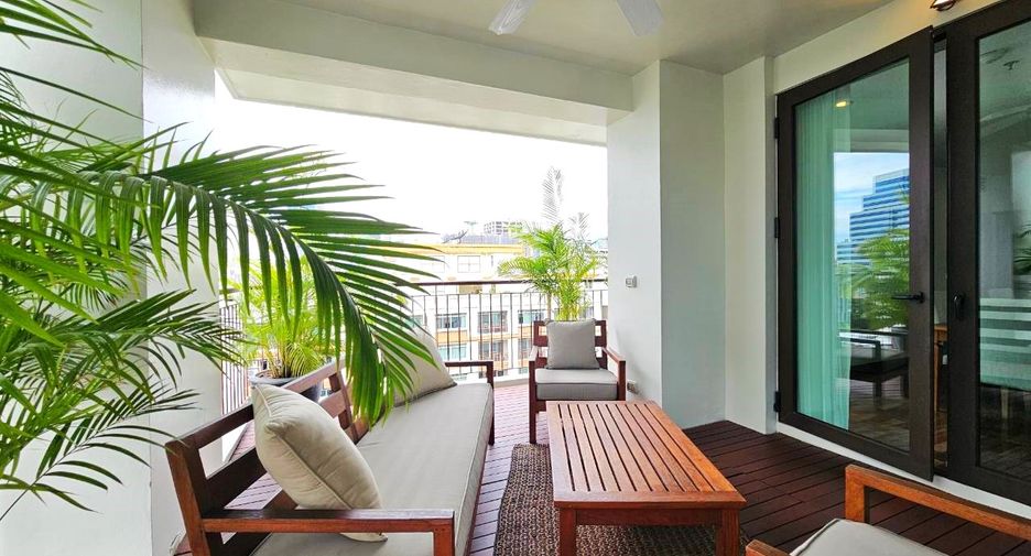 For rent 4 bedrooms condo in Sathon, Bangkok