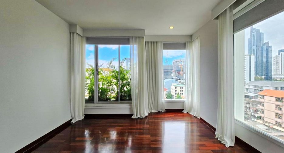 For rent 4 bedrooms condo in Sathon, Bangkok