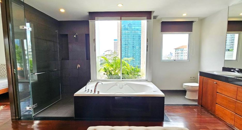 For rent 4 bedrooms condo in Sathon, Bangkok