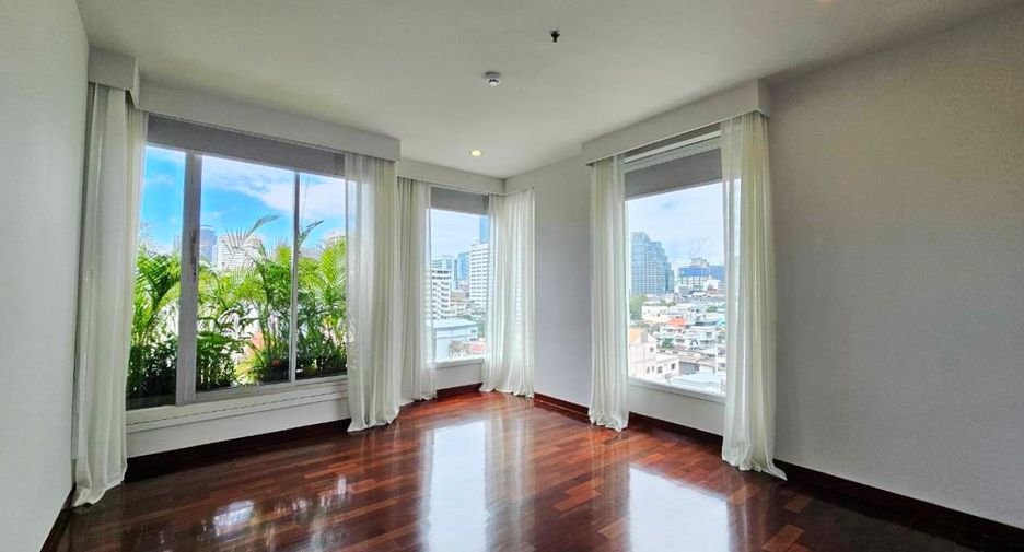 For rent 4 bedrooms condo in Sathon, Bangkok