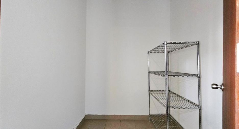 For rent 4 bedrooms condo in Sathon, Bangkok
