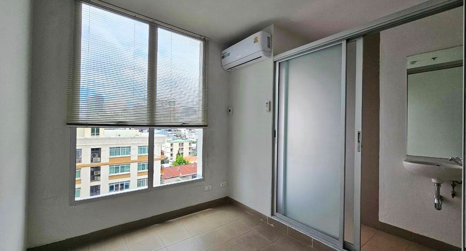 For rent 4 bedrooms condo in Sathon, Bangkok