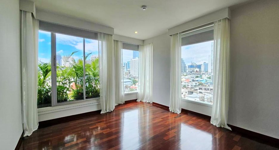 For rent 4 bedrooms condo in Sathon, Bangkok