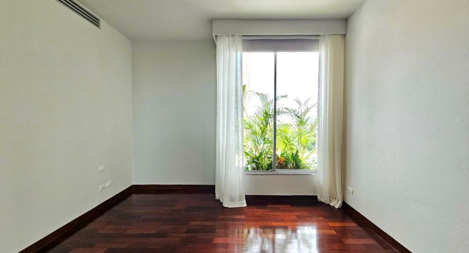For rent 4 bedrooms condo in Sathon, Bangkok