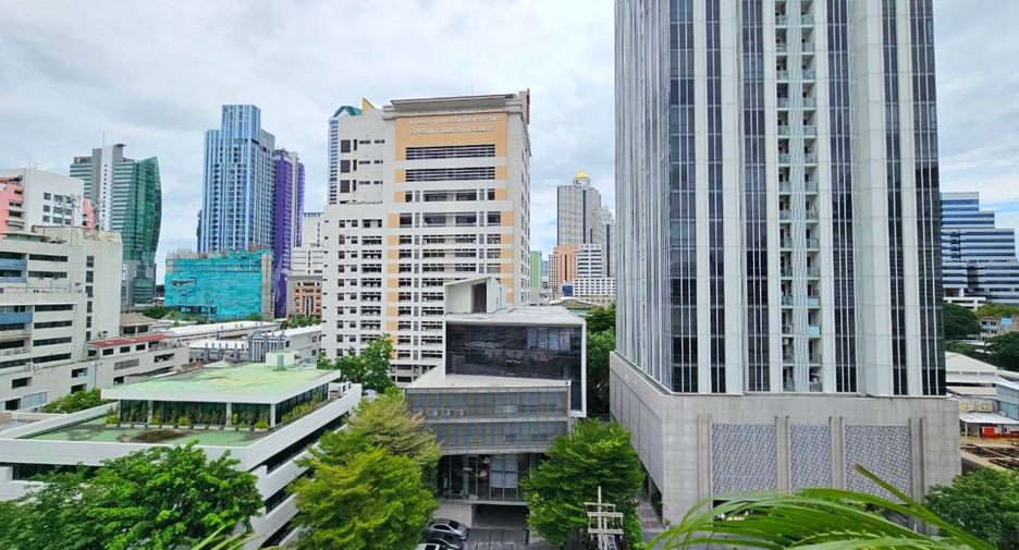 For rent 4 bedrooms condo in Sathon, Bangkok