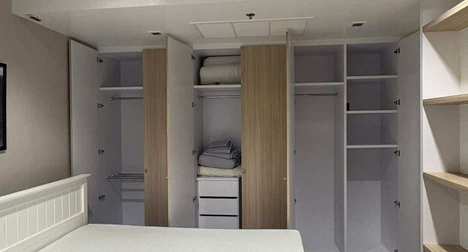 For rent 2 bedrooms condo in Sathon, Bangkok