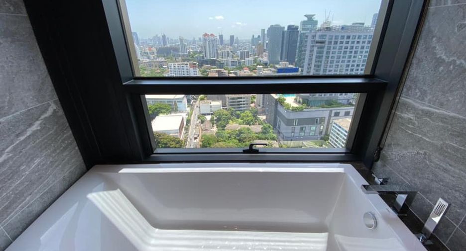 For rent 2 bedrooms condo in Khlong Toei, Bangkok