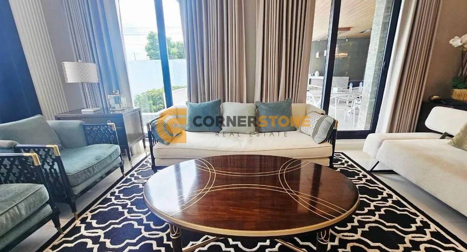 Casa en alquiler de 4 habitaciones en Bang Lamung, Chonburi