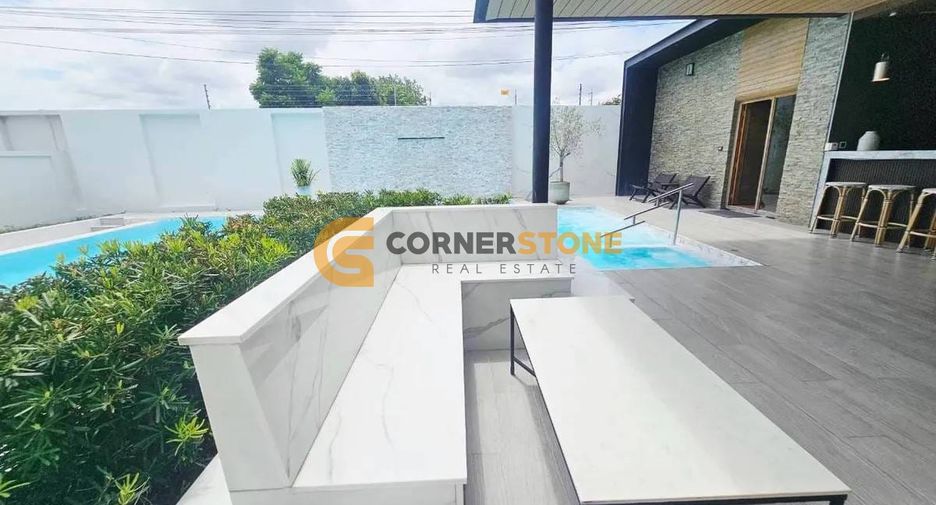 Casa en alquiler de 4 habitaciones en Bang Lamung, Chonburi