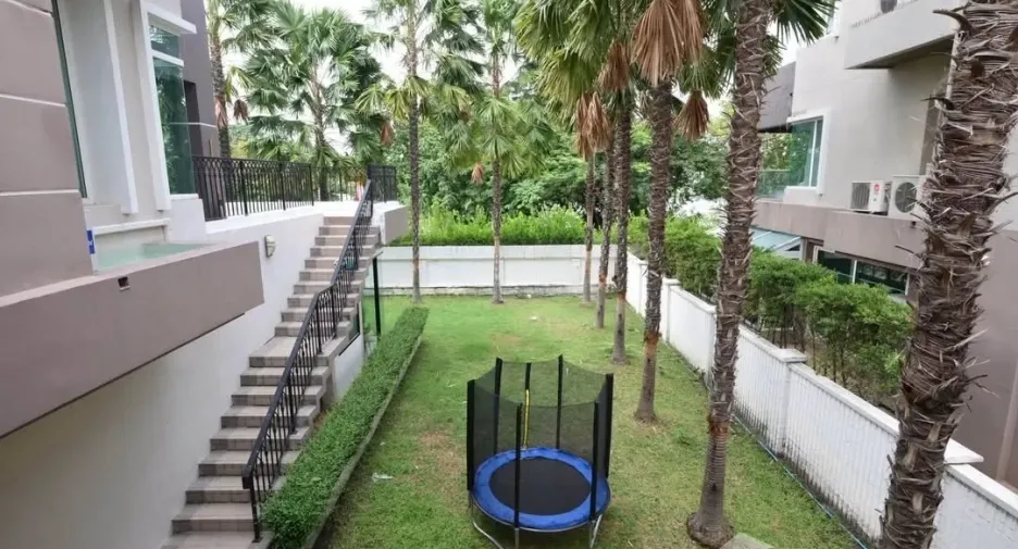 À vendre 5 chambres villa à Pak Kret, Nonthaburi