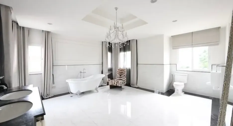 À vendre 5 chambres villa à Pak Kret, Nonthaburi
