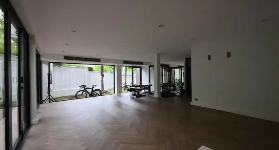 À vendre 5 chambres villa à Pak Kret, Nonthaburi