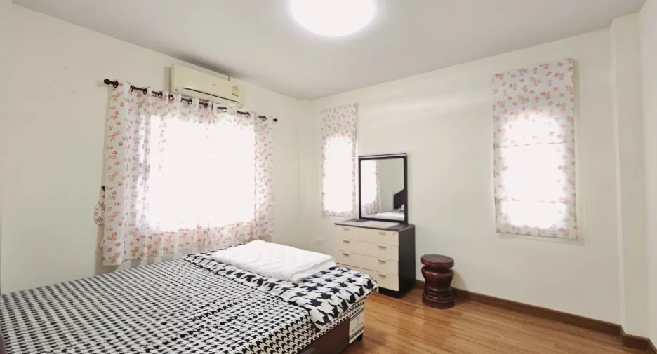 For sale and for rent 4 bedrooms house in Mueang Chiang Rai, Chiang Rai