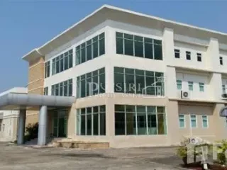 Haus zum Kauf mit Studio in Krathum Baen, Samut Sakhon