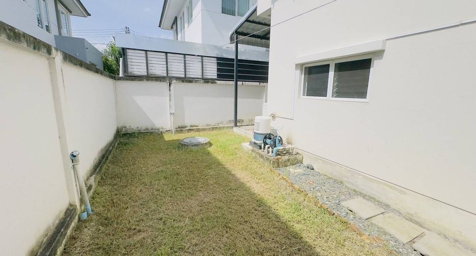 For rent 3 bedrooms house in San Kamphaeng, Chiang Mai