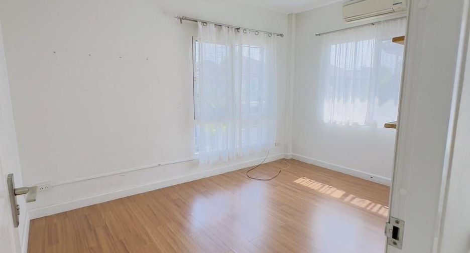 For rent 3 bedrooms house in San Kamphaeng, Chiang Mai