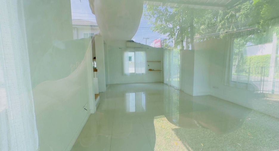 For rent 3 bedrooms house in San Kamphaeng, Chiang Mai